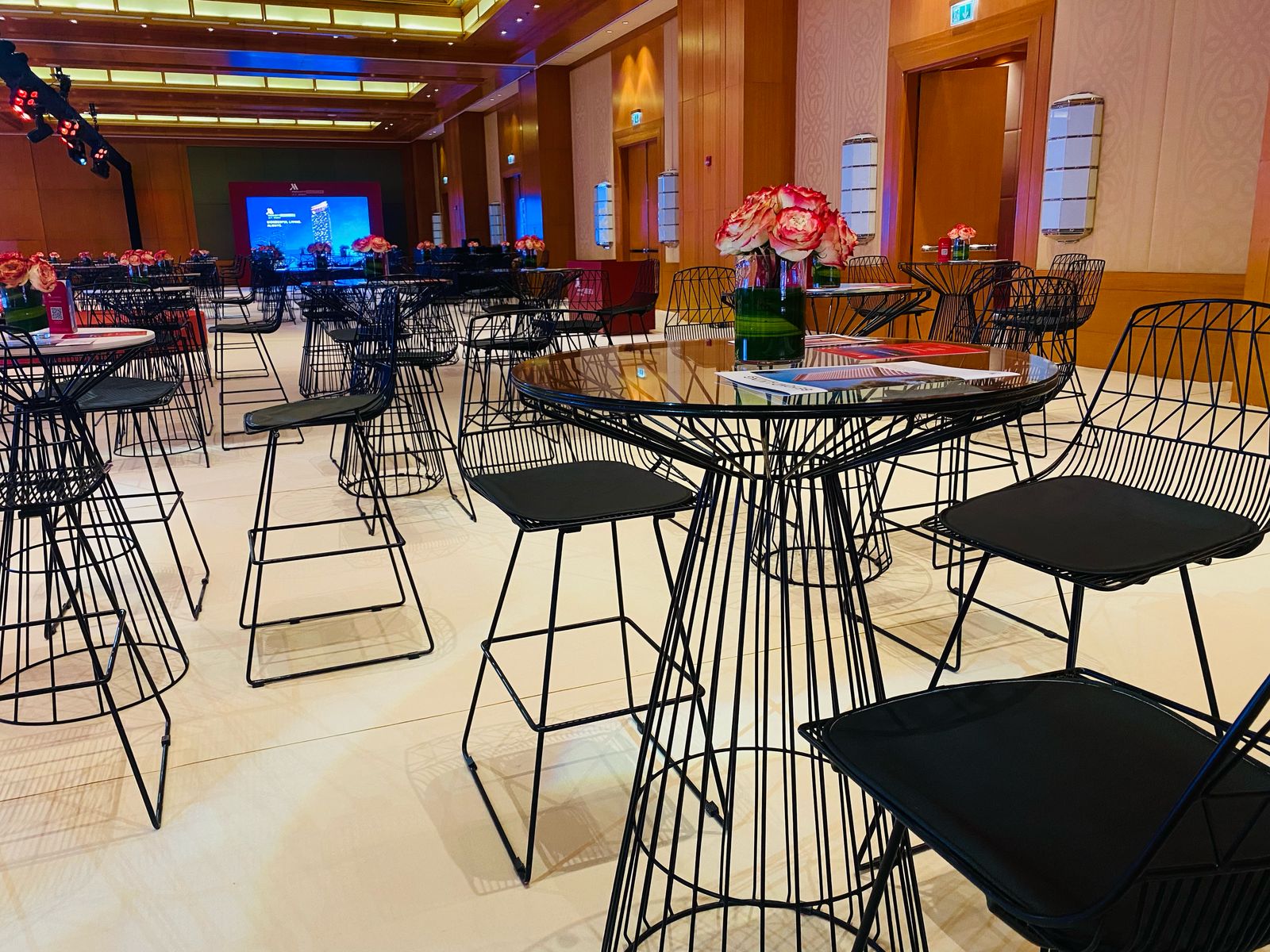 Arrow Bar Stool Black